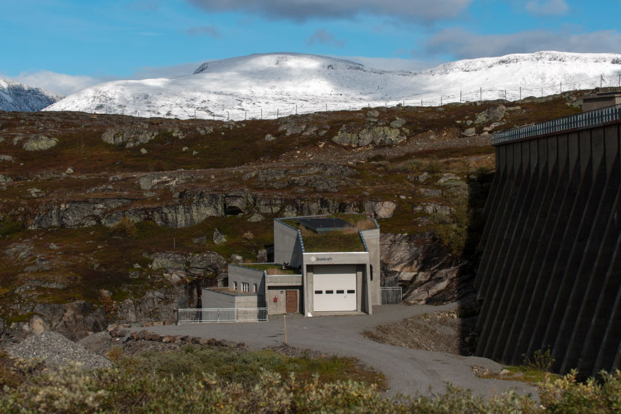 Sylsjø power plant from a distance. 
