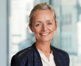 Woman smiling to the camera